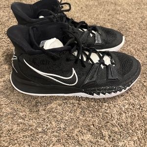 Kyrie 7 TB black/white